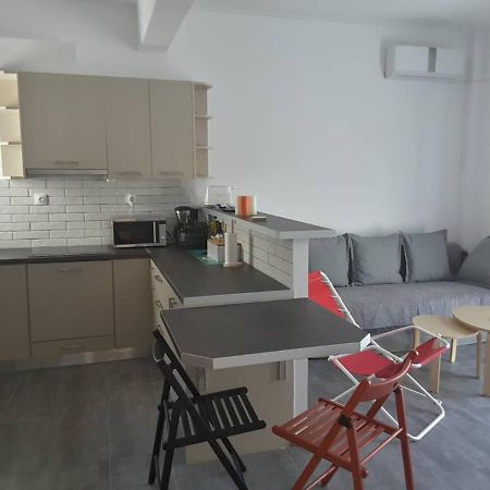 Seaview Apartment In Theheart Of Loutraki Exterior foto